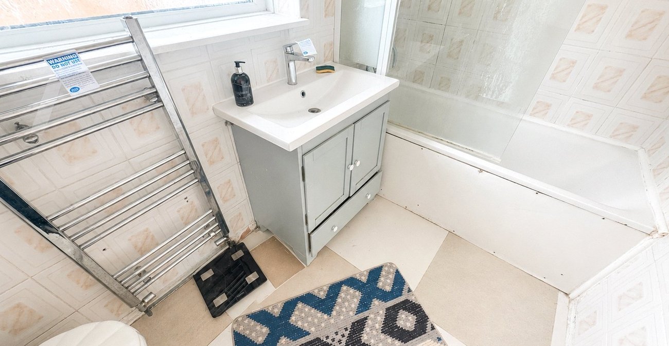 3 bedroom house for sale in London | Robinson Jackson