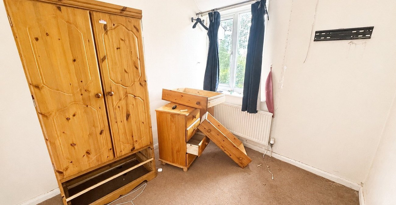 3 bedroom house for sale in London | Robinson Jackson