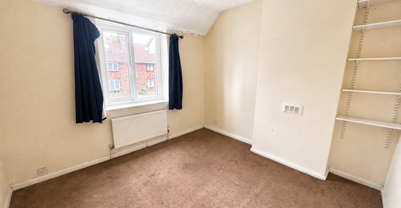 3 bedroom house for sale in London | Robinson Jackson