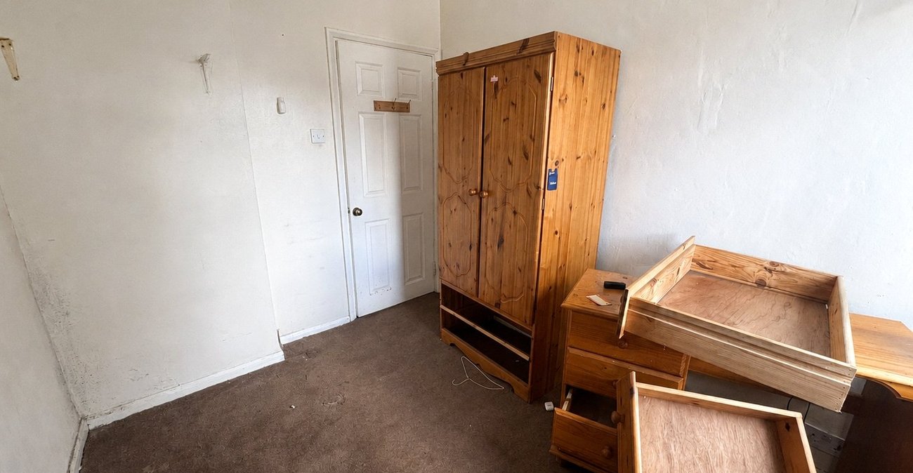 3 bedroom house for sale in London | Robinson Jackson