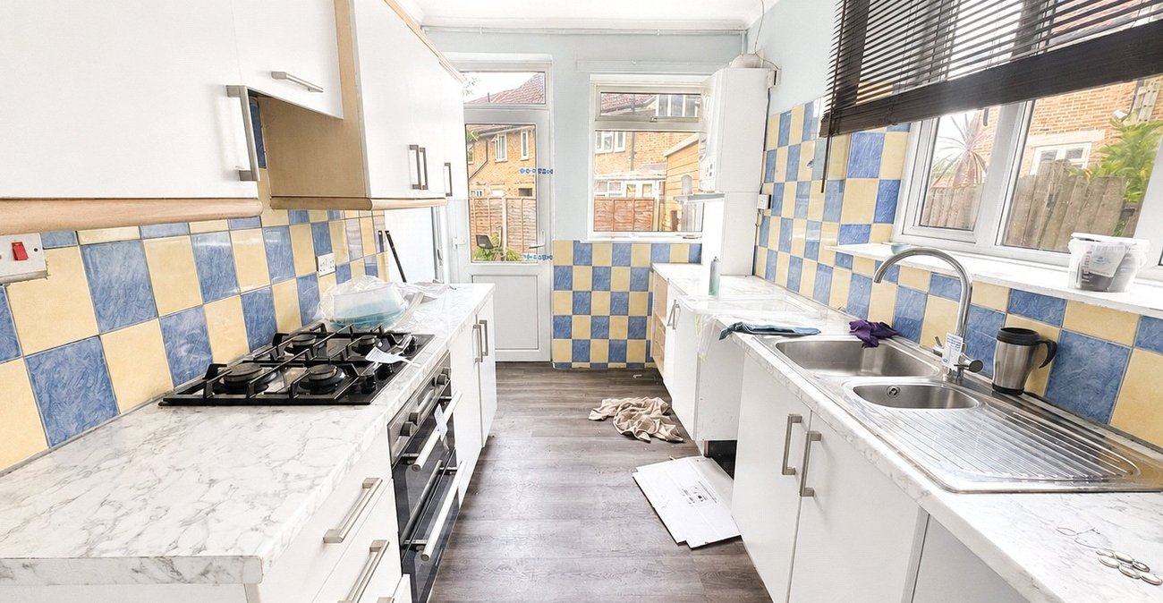 3 bedroom house for sale in London | Robinson Jackson