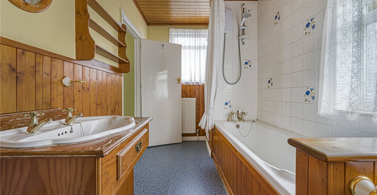 2 bedroom house for sale in West Dartford | Robinson Jackson