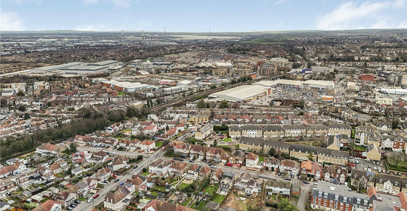 5 bedroom house for sale in West Dartford | Robinson Jackson