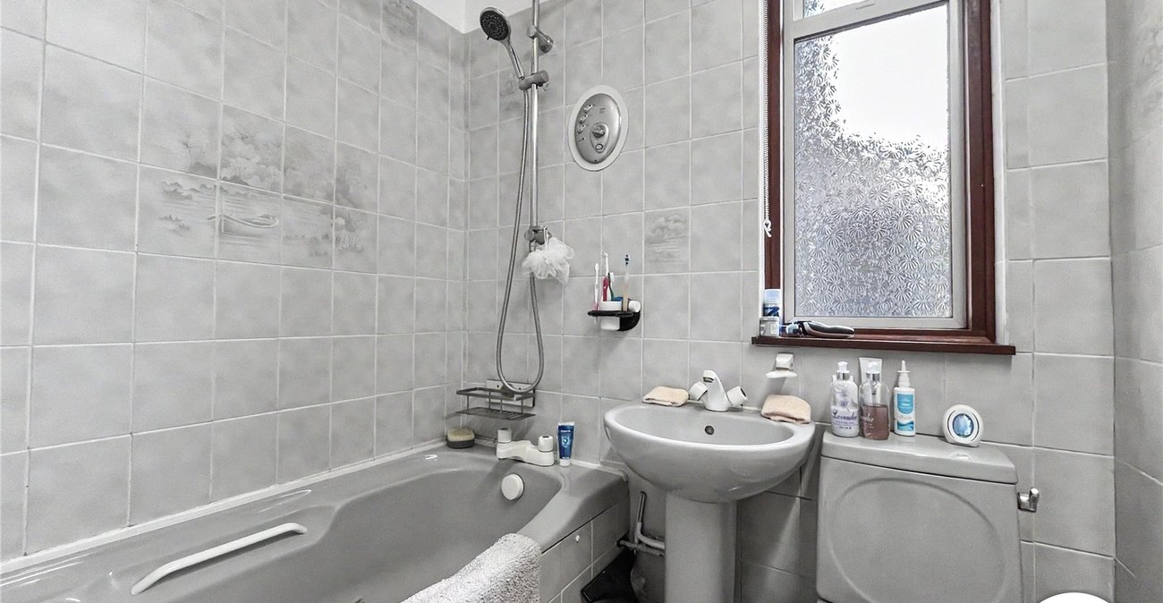 2 bedroom bungalow for sale in Walderslade | Robinson Michael & Jackson