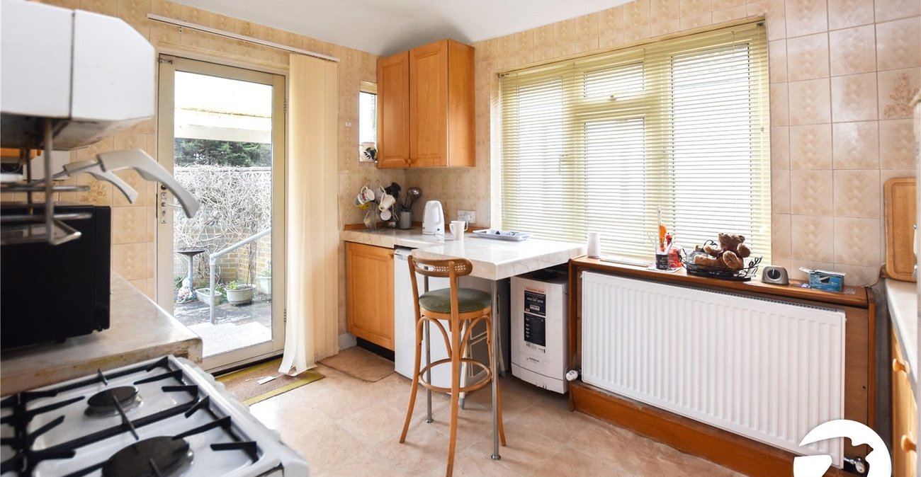 2 bedroom bungalow for sale in Bexleyheath | Robinson Jackson