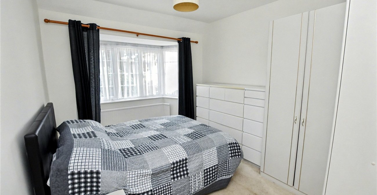 3 bedroom bungalow for sale in Bexleyheath | Robinson Jackson