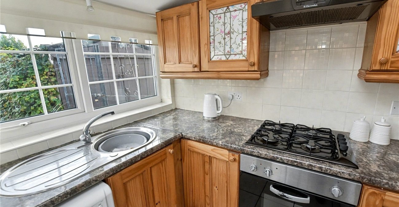 3 bedroom bungalow for sale in Bexleyheath | Robinson Jackson