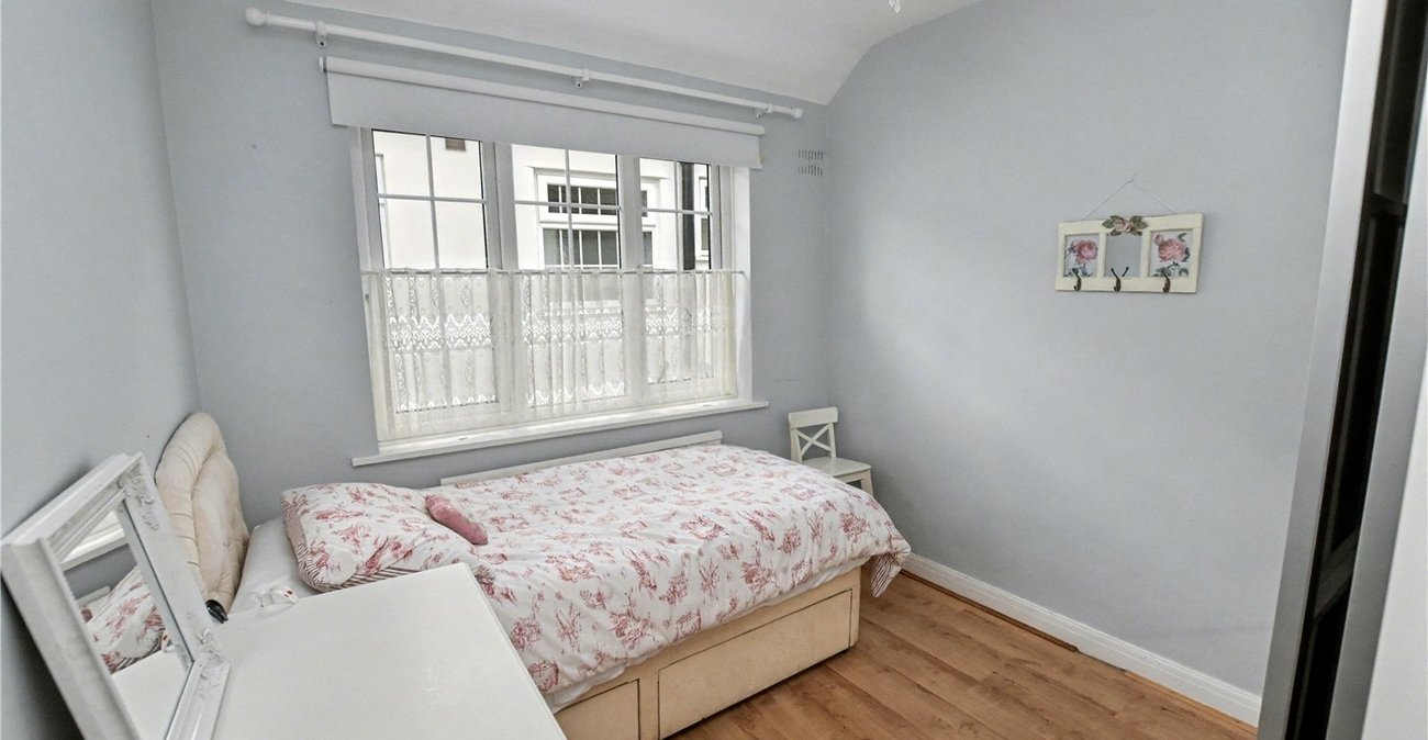 3 bedroom bungalow for sale in Bexleyheath | Robinson Jackson