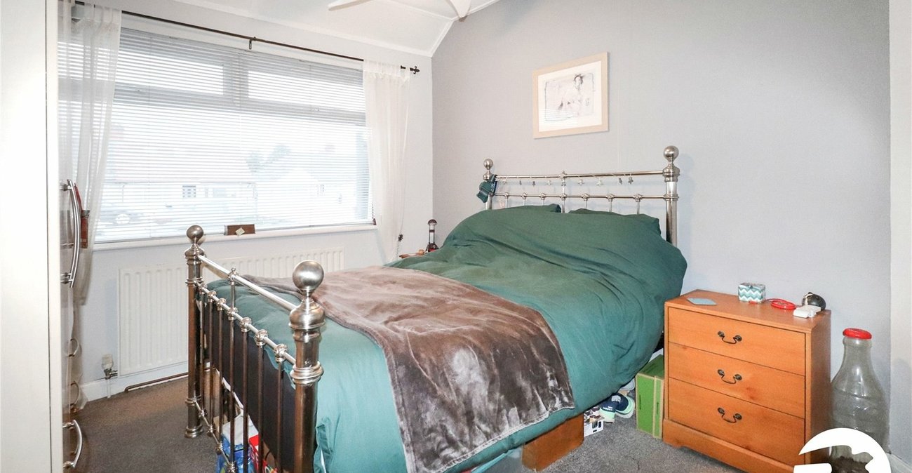 3 bedroom bungalow for sale in Bexleyheath | Robinson Jackson