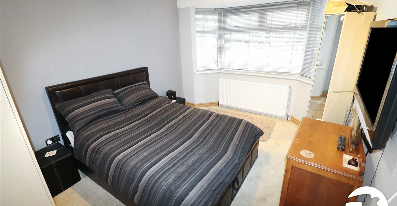 3 bedroom bungalow for sale in Bexleyheath | Robinson Jackson