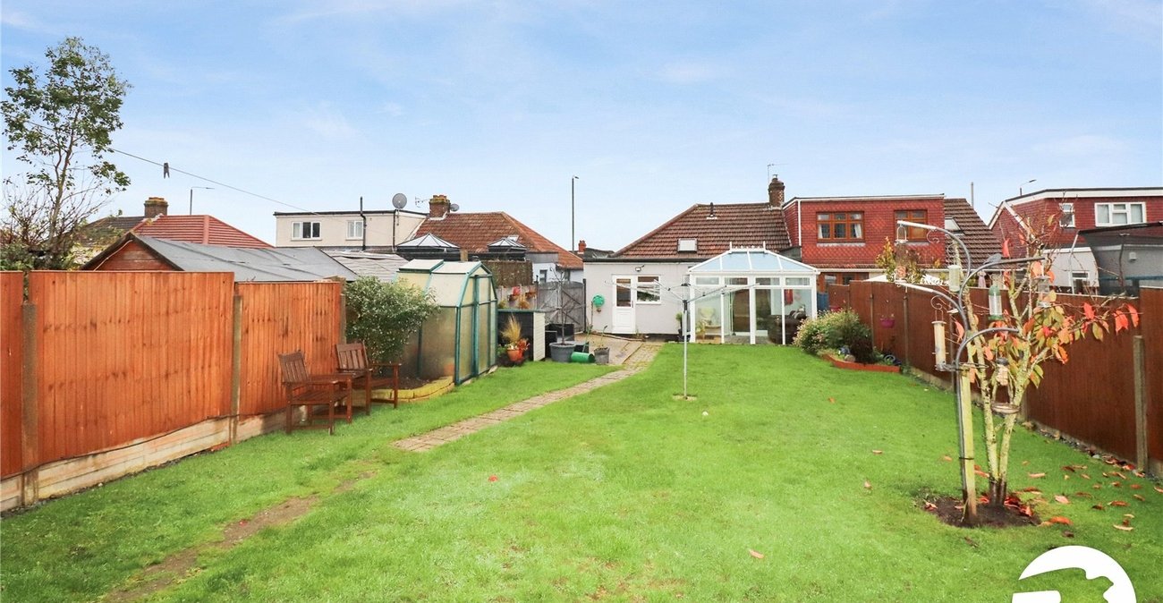 3 bedroom bungalow for sale in Bexleyheath | Robinson Jackson