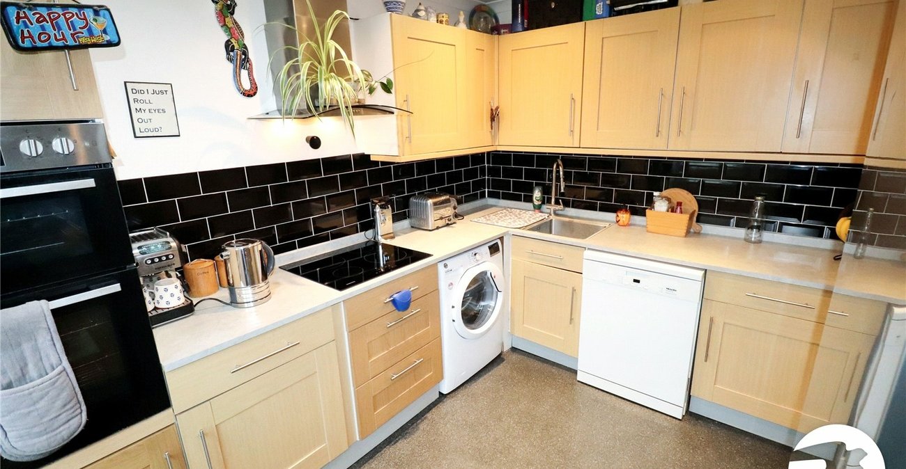 3 bedroom bungalow for sale in Bexleyheath | Robinson Jackson