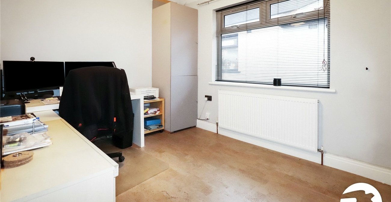 3 bedroom bungalow for sale in Bexleyheath | Robinson Jackson