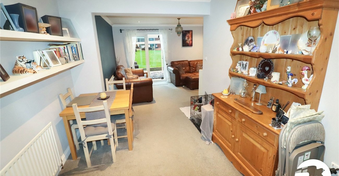 3 bedroom bungalow for sale in Bexleyheath | Robinson Jackson