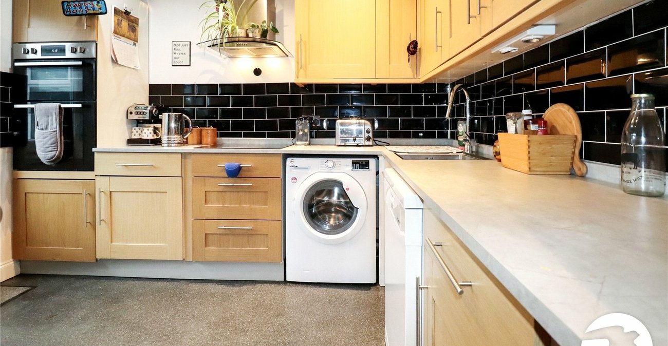 3 bedroom bungalow for sale in Bexleyheath | Robinson Jackson