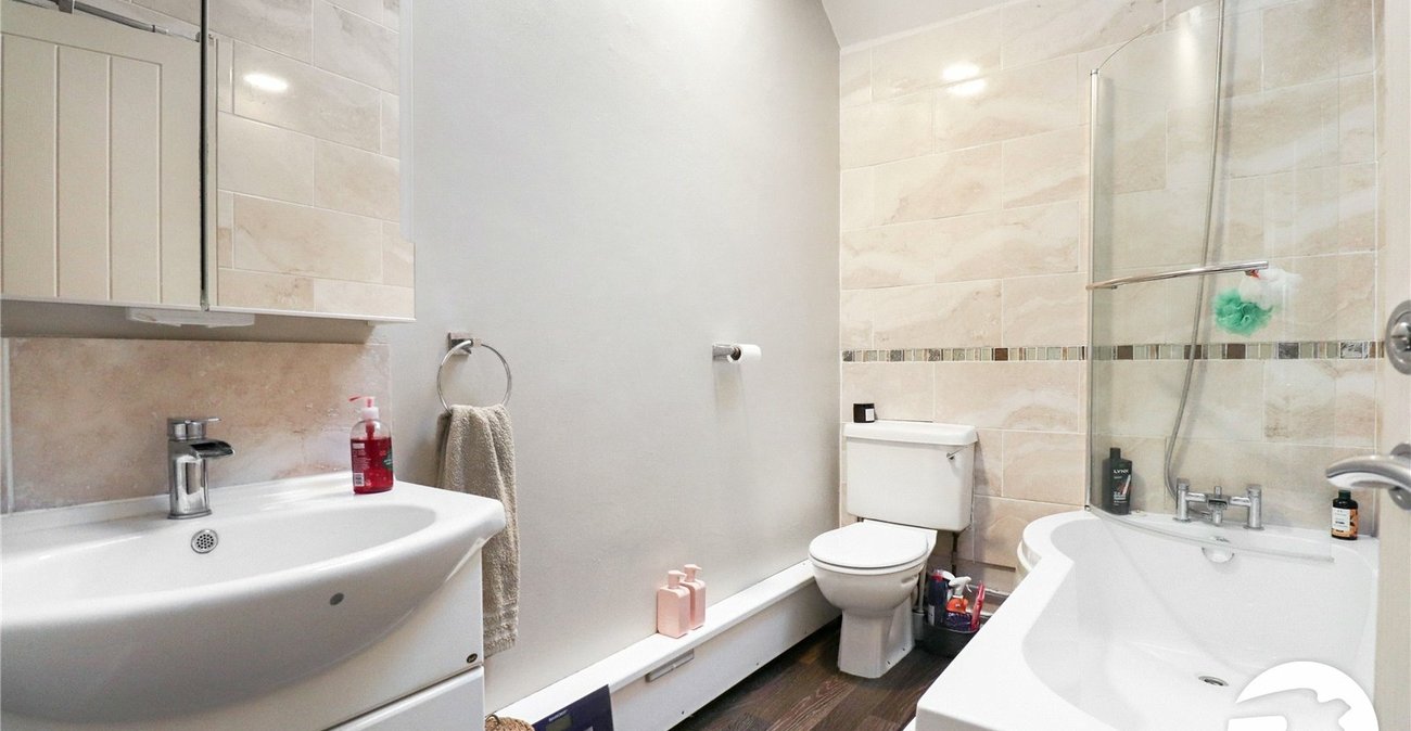 3 bedroom bungalow for sale in Bexleyheath | Robinson Jackson