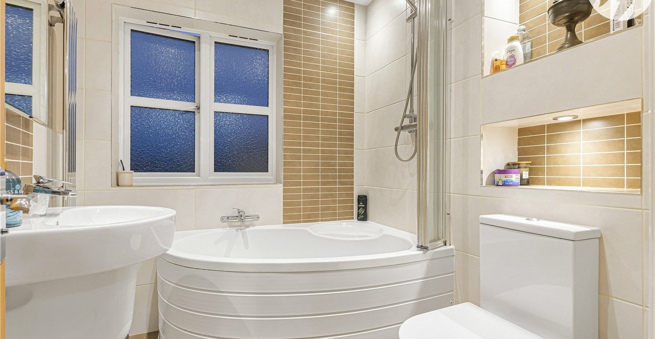 4 bedroom house for sale in Greenhithe | Robinson Jackson