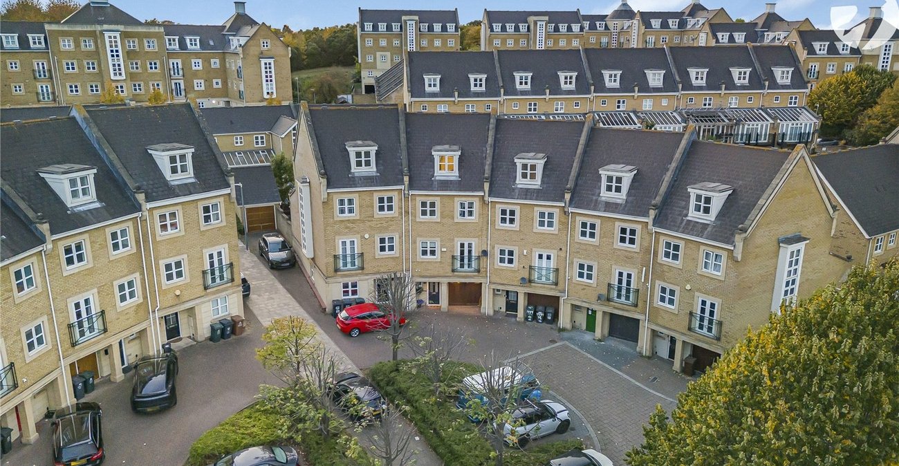 4 bedroom house for sale in Greenhithe | Robinson Jackson