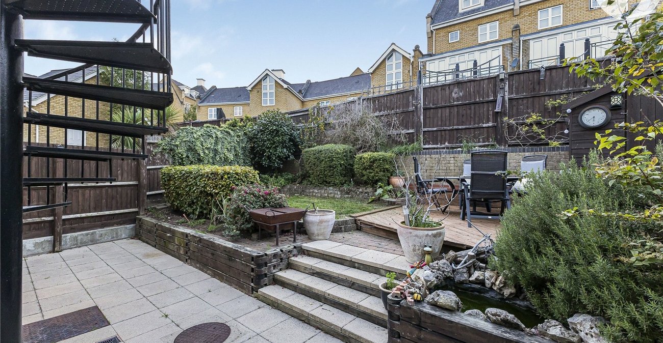 4 bedroom house for sale in Greenhithe | Robinson Jackson