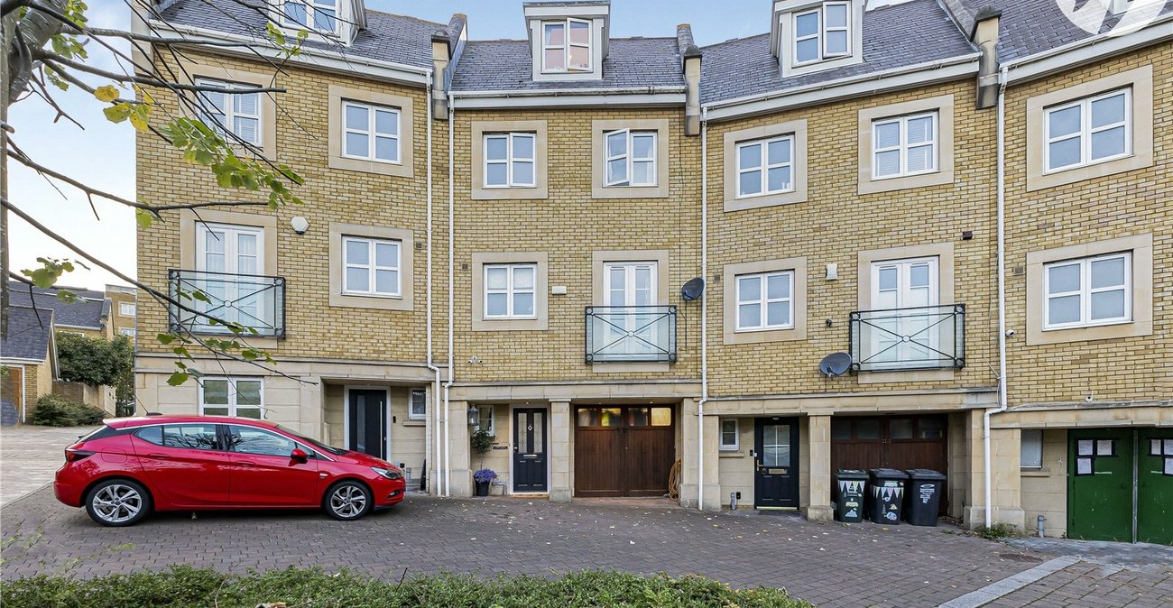 4 bedroom house for sale in Greenhithe | Robinson Jackson