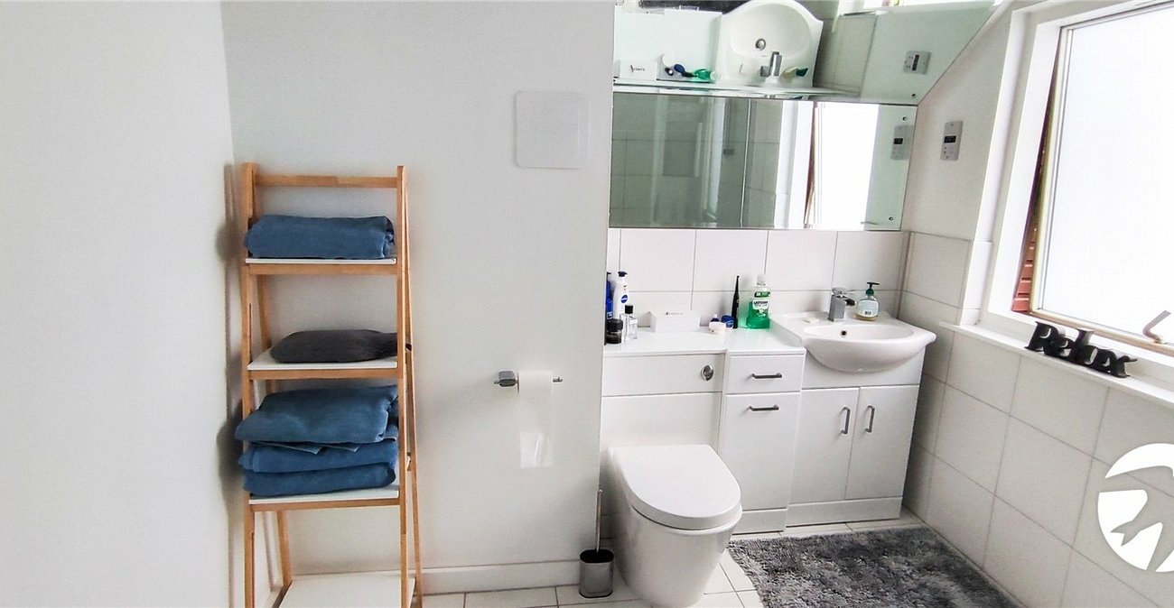 2 bedroom property for sale in Maidstone | Robinson Michael & Jackson