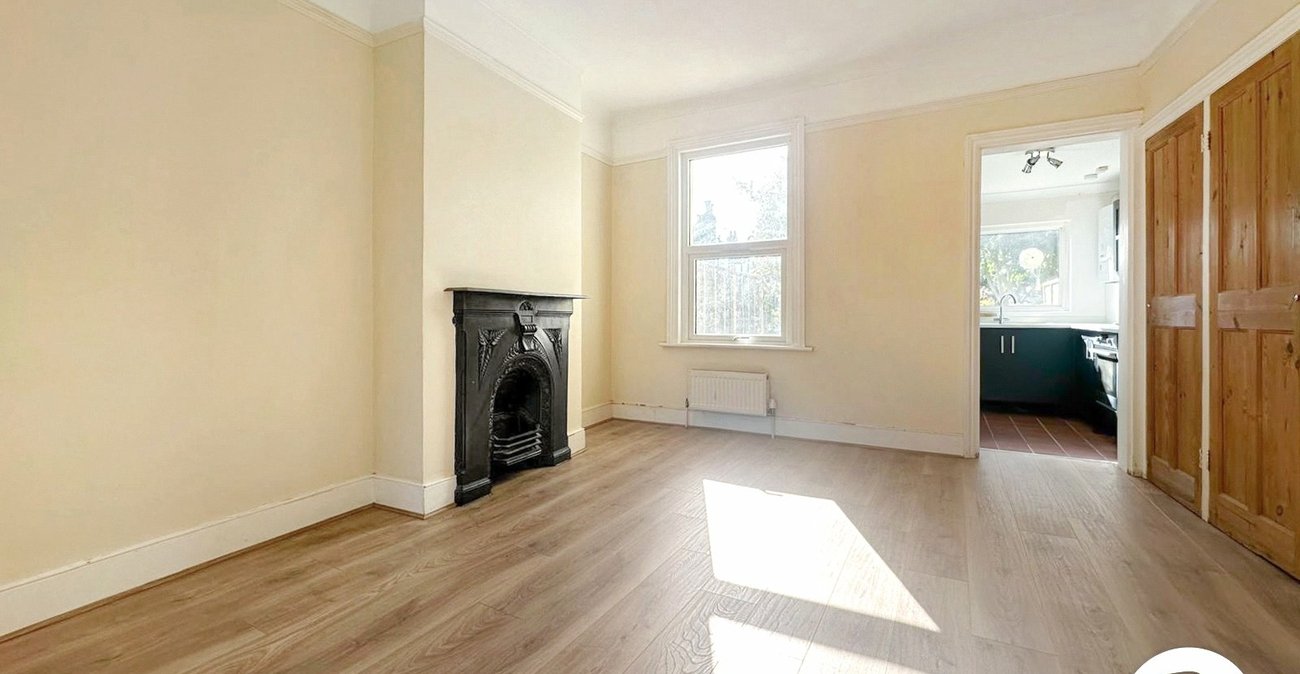 2 bedroom house for sale in Plumstead Common | Robinson Jackson