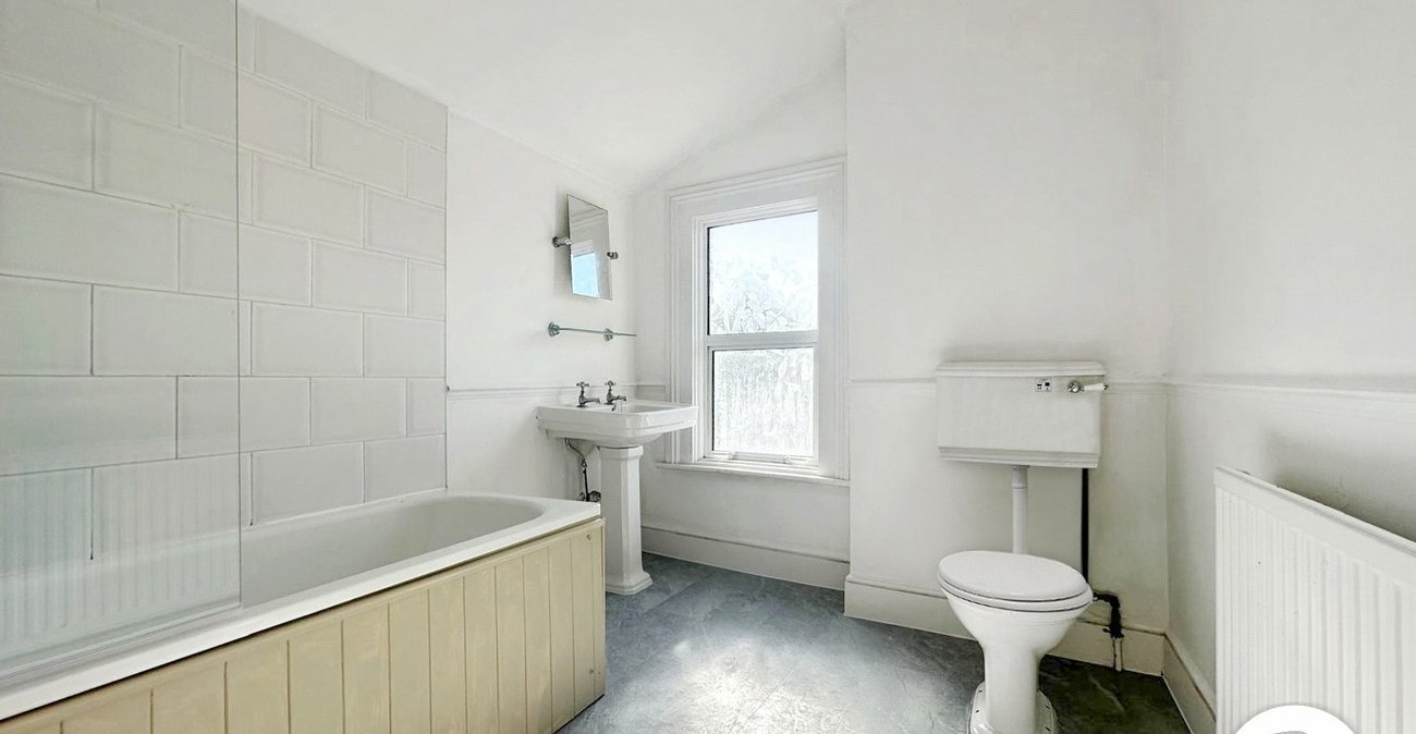 2 bedroom house for sale in Plumstead Common | Robinson Jackson