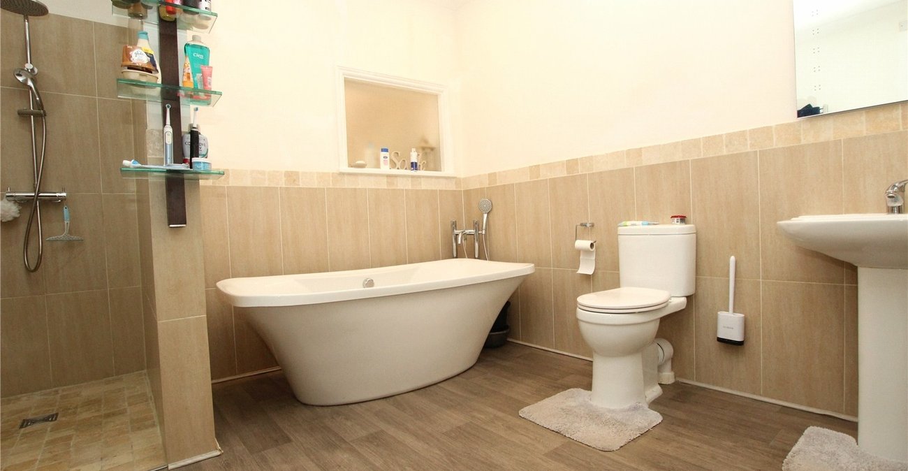 4 bedroom house for sale in Plumstead Common | Robinson Jackson