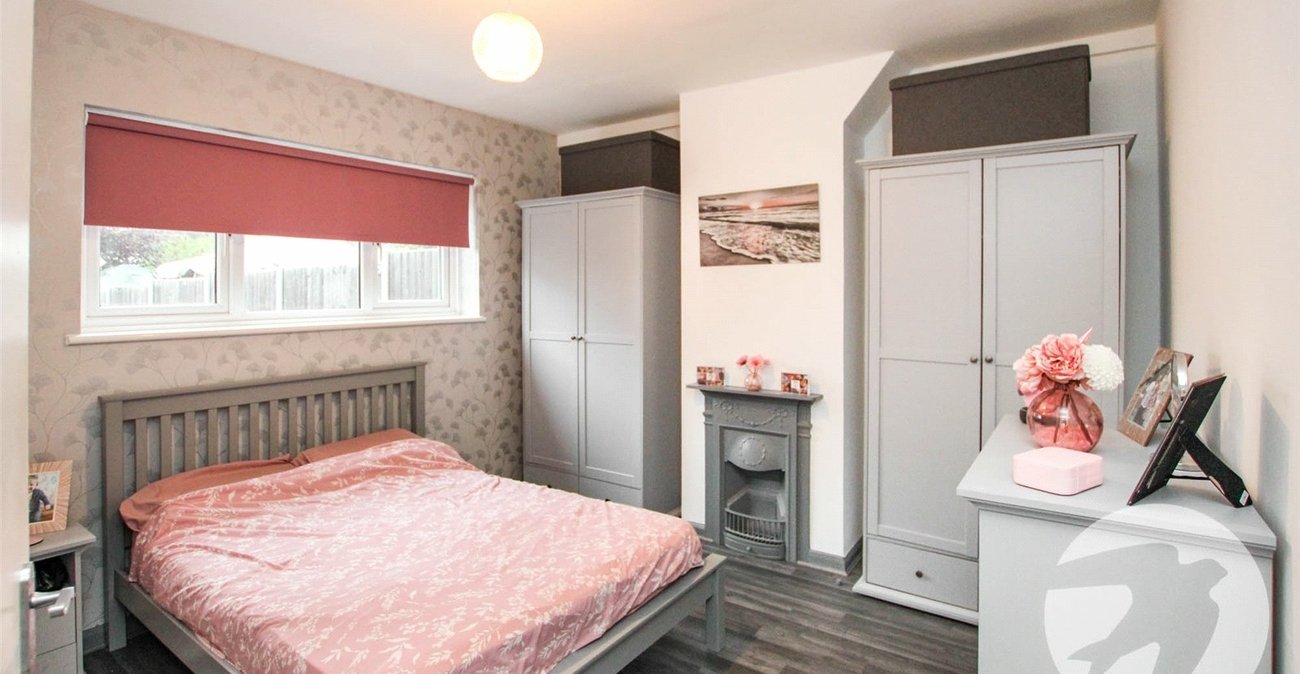 2 bedroom property for sale in London | Robinson Jackson