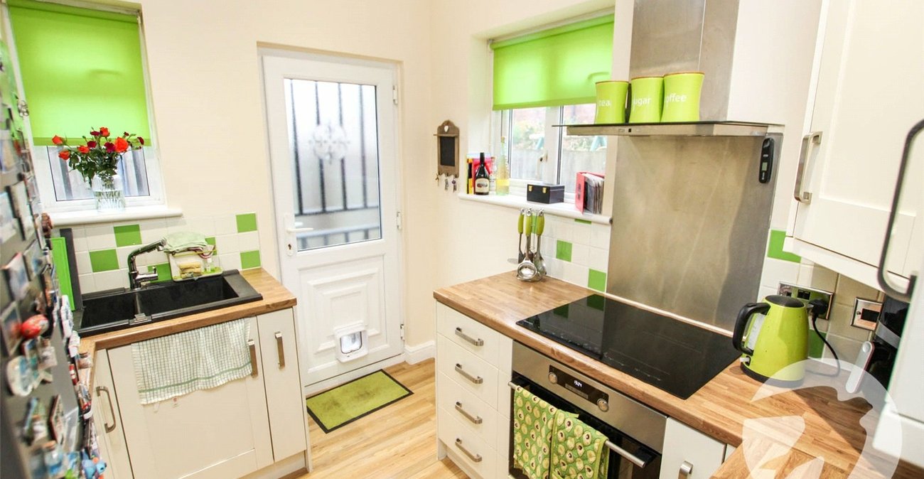 2 bedroom property for sale in London | Robinson Jackson