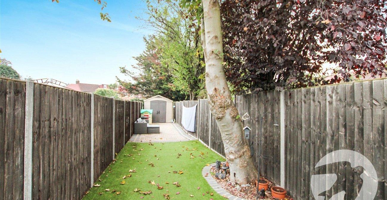 2 bedroom property for sale in London | Robinson Jackson