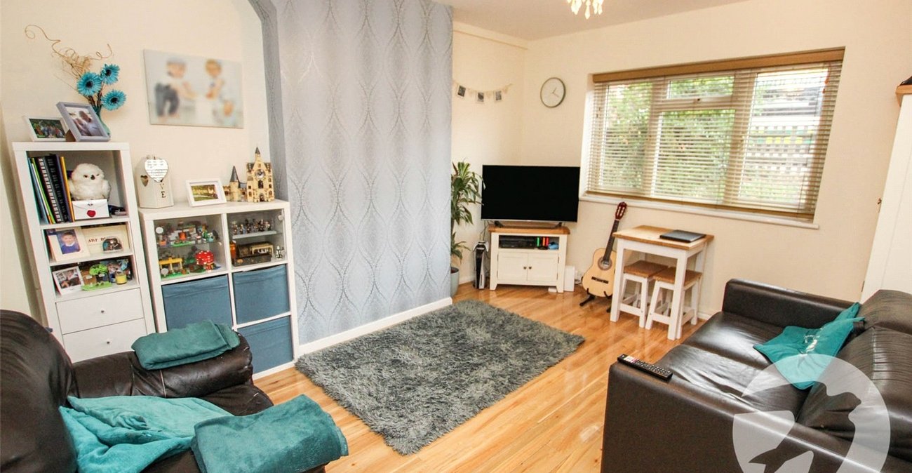 2 bedroom property for sale in London | Robinson Jackson