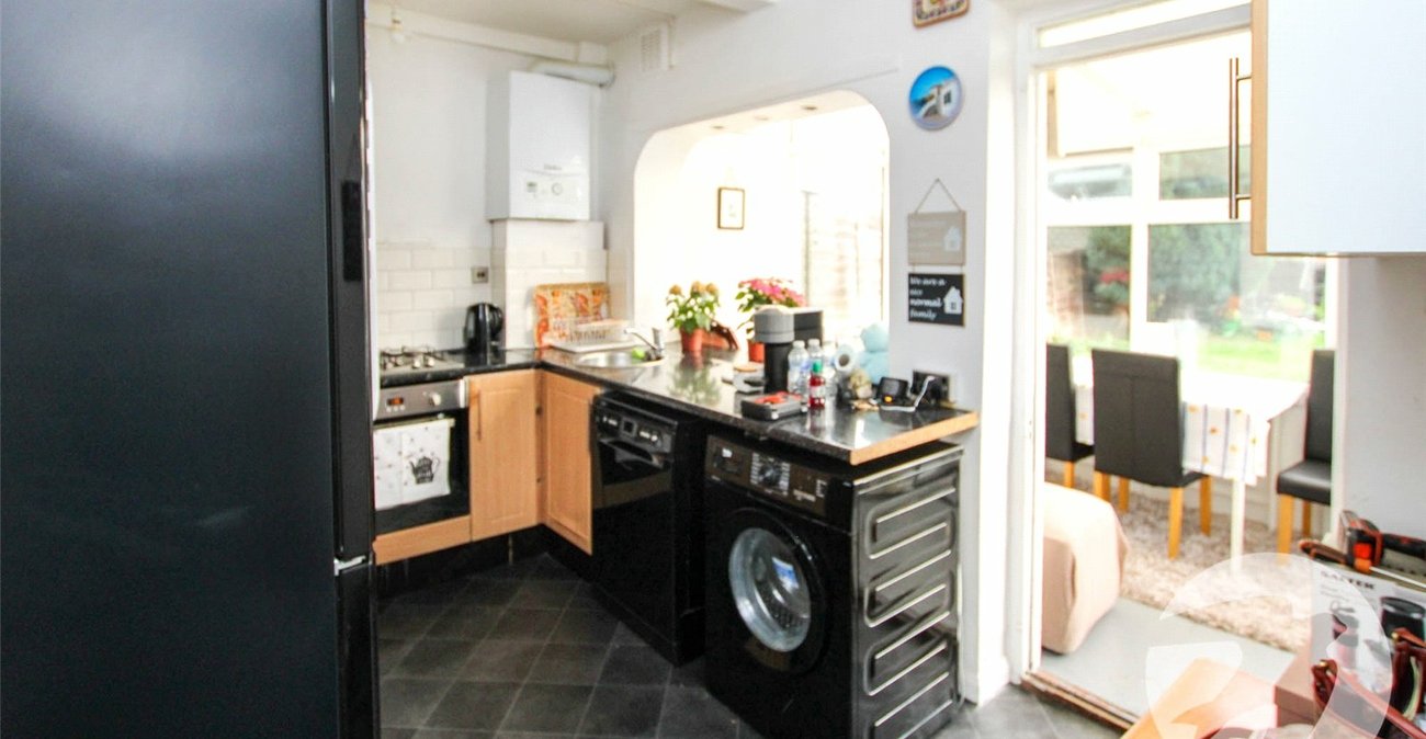 2 bedroom house for sale in London | Robinson Jackson