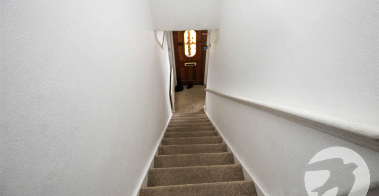 2 bedroom house for sale in London | Robinson Jackson