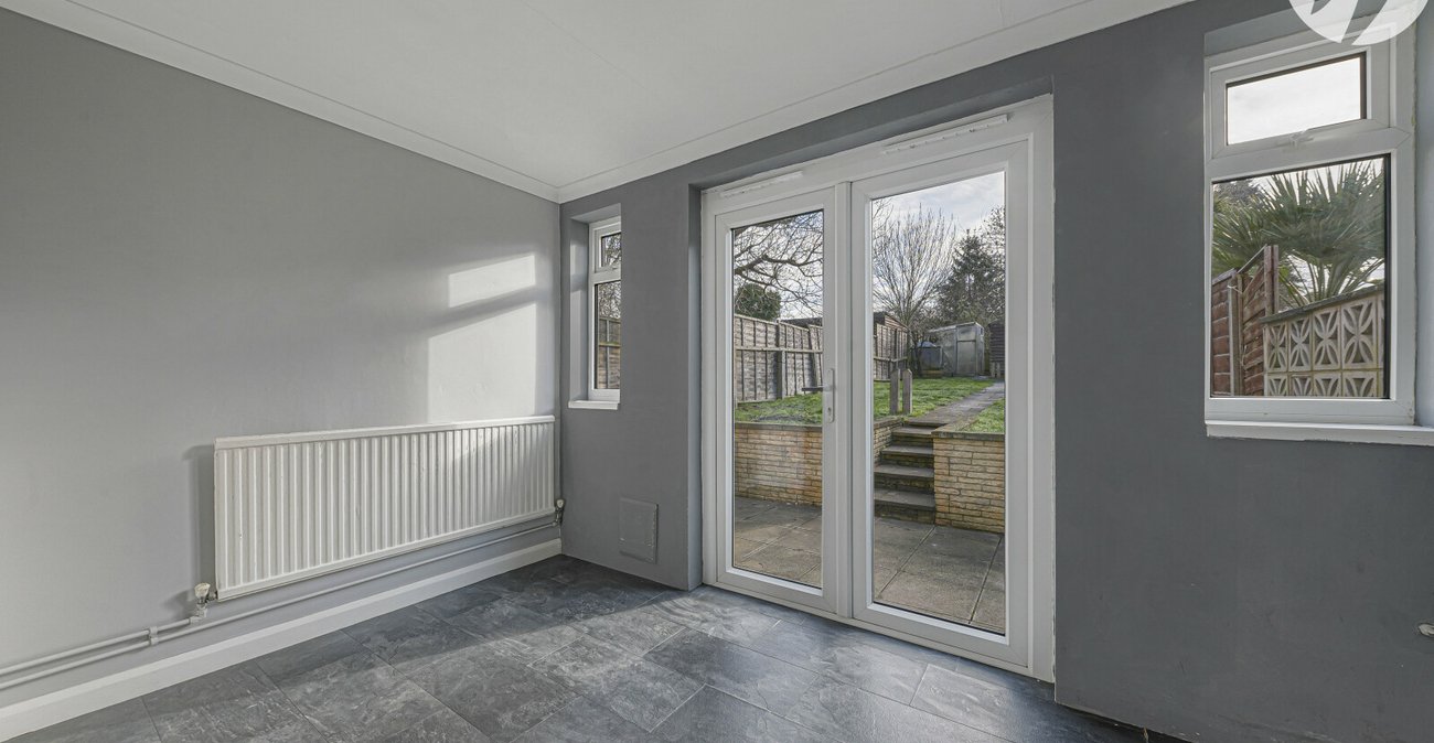 3 bedroom house for sale in London | Robinson Jackson