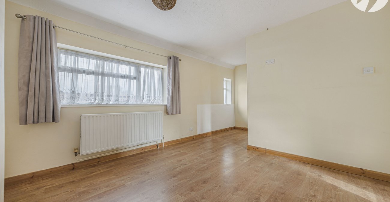 3 bedroom house for sale in London | Robinson Jackson