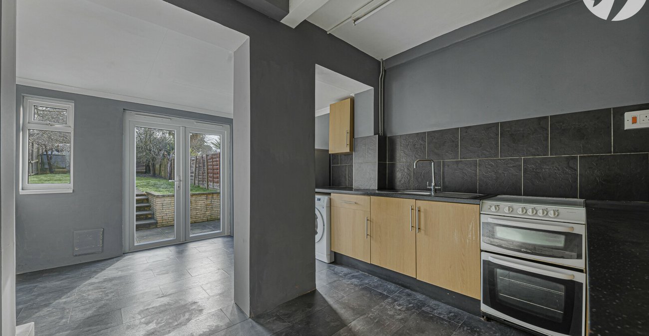 3 bedroom house for sale in London | Robinson Jackson