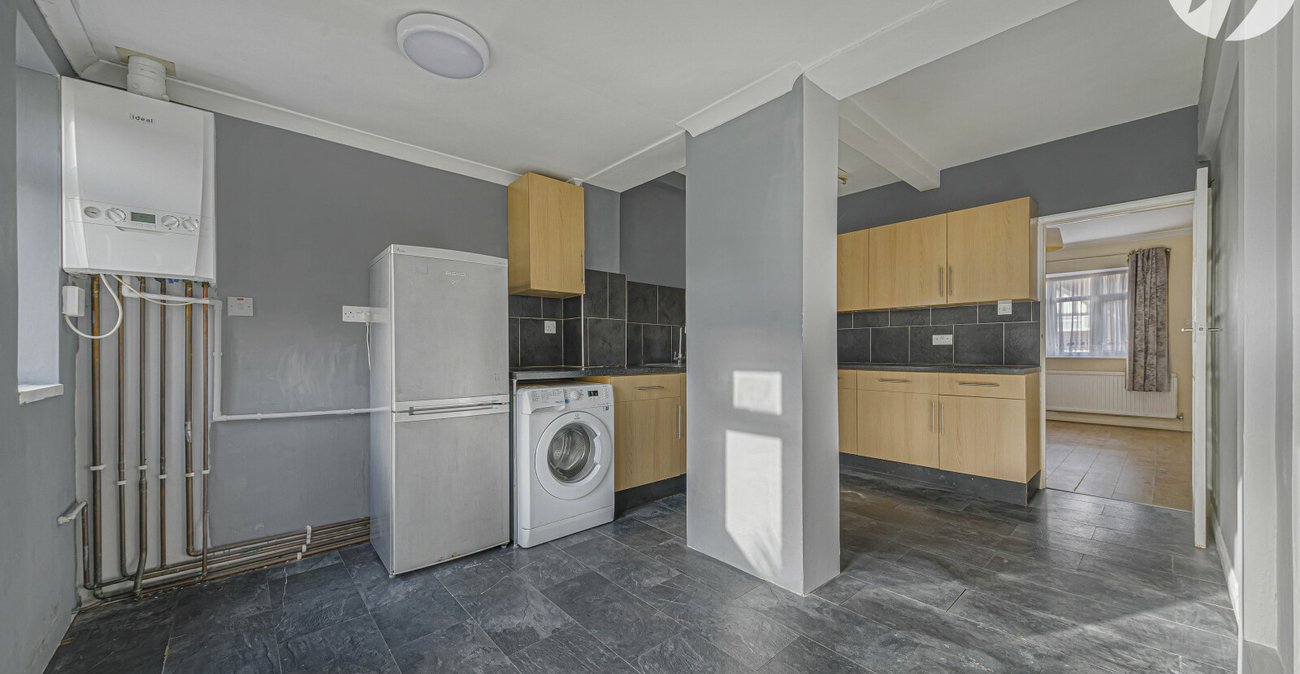 3 bedroom house for sale in London | Robinson Jackson