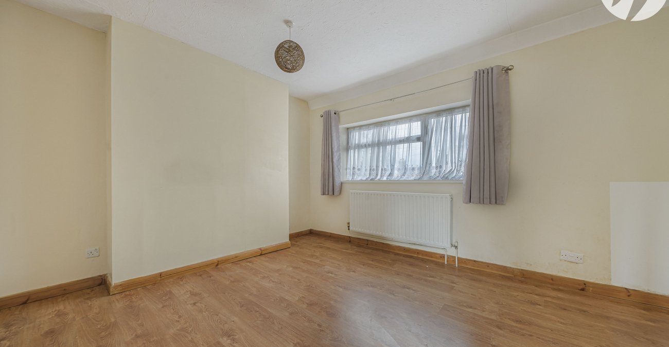 3 bedroom house for sale in London | Robinson Jackson