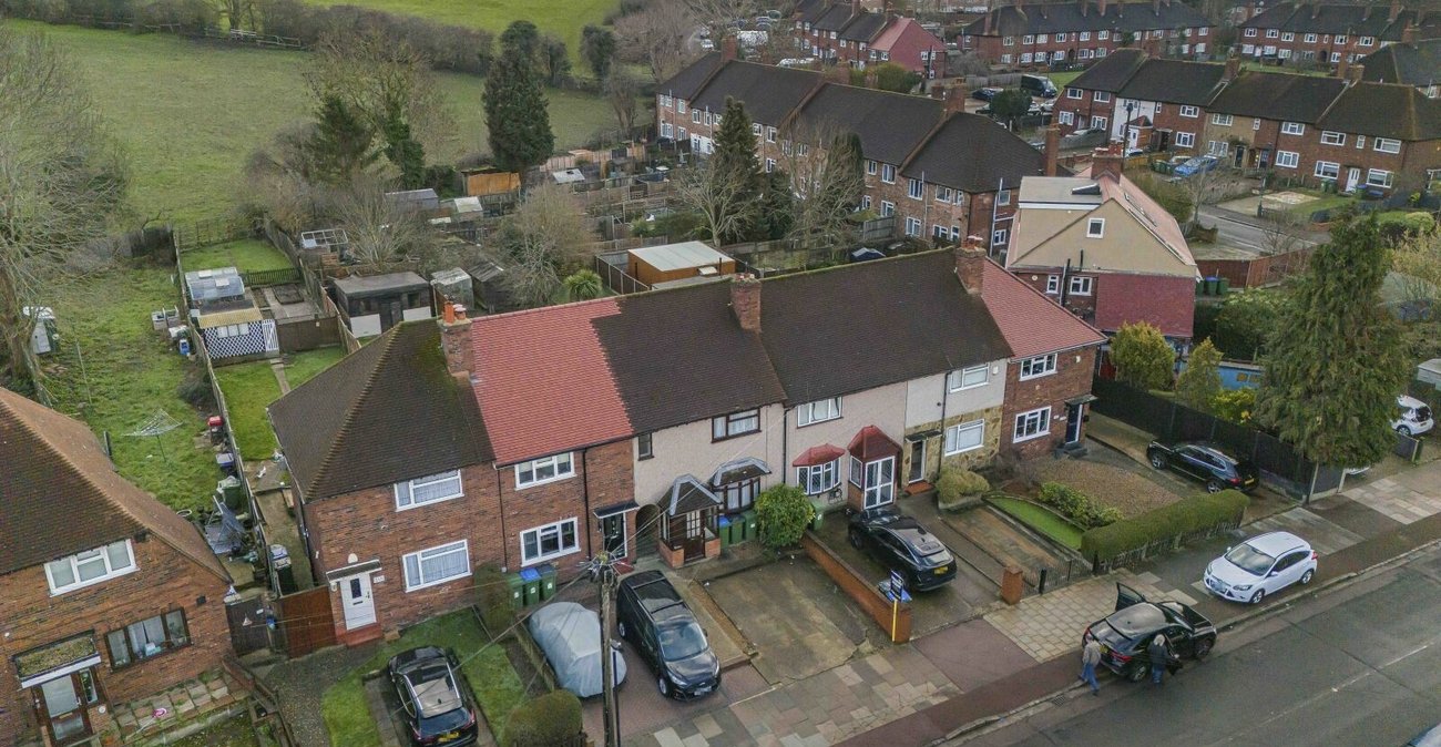 3 bedroom house for sale in London | Robinson Jackson