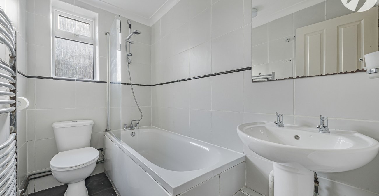 3 bedroom house for sale in London | Robinson Jackson