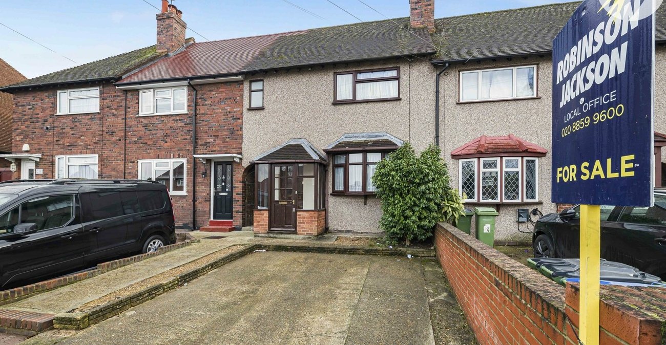 3 bedroom house for sale in London | Robinson Jackson