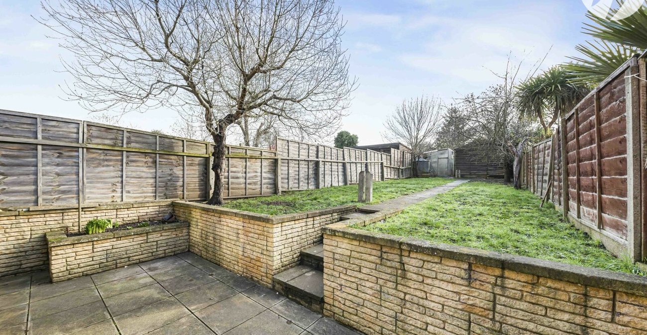 3 bedroom house for sale in London | Robinson Jackson