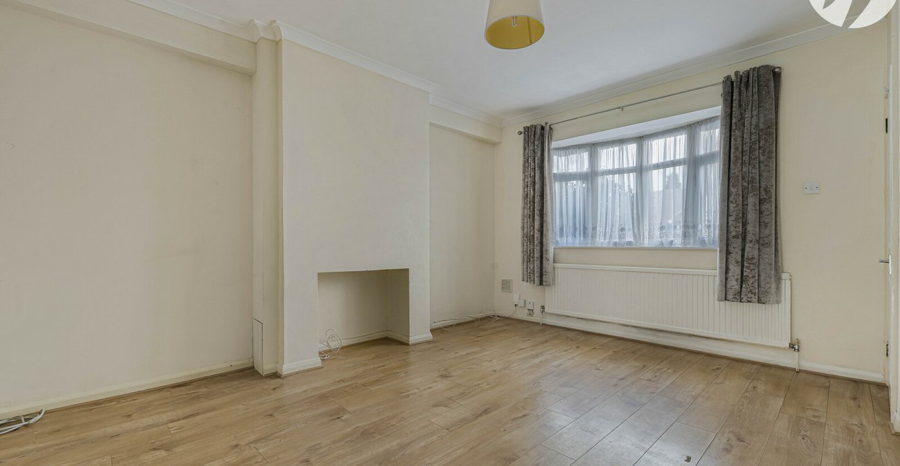 3 bedroom house for sale in London | Robinson Jackson