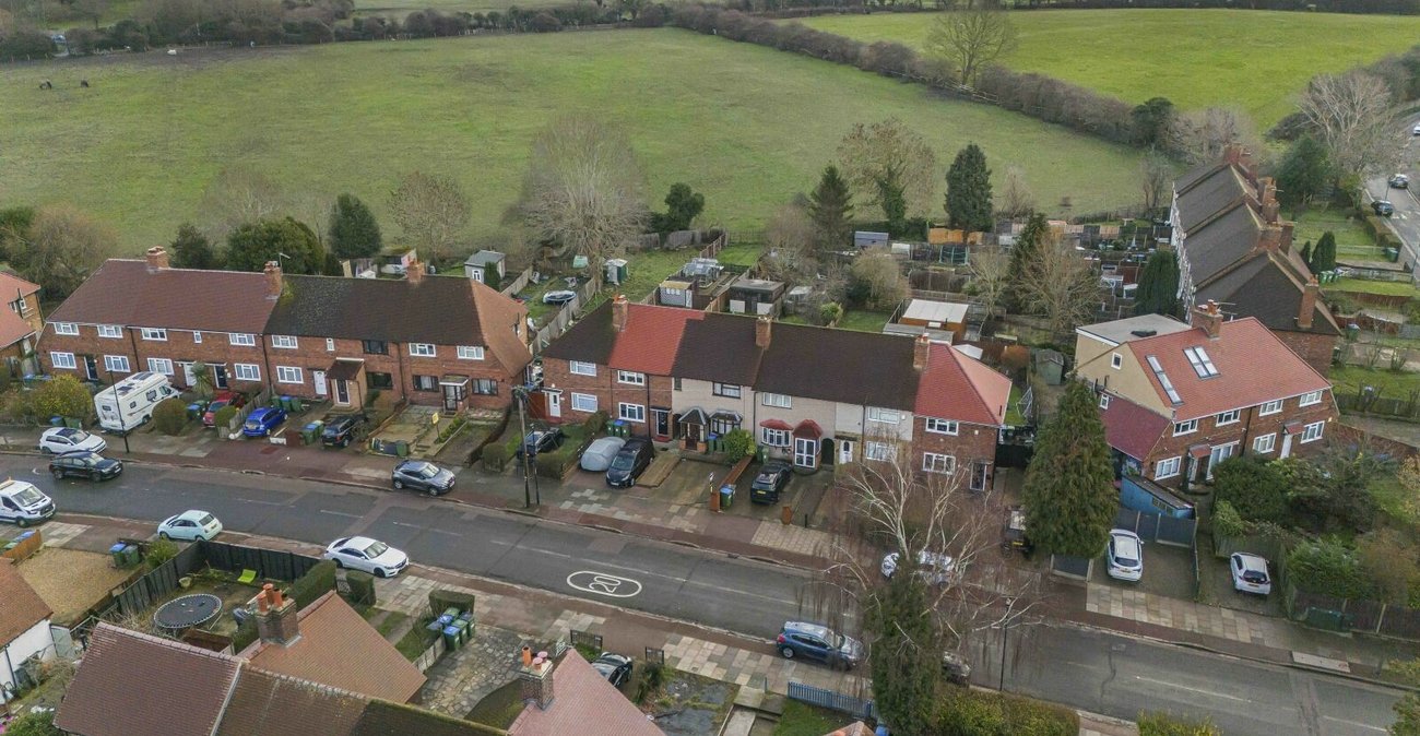 3 bedroom house for sale in London | Robinson Jackson