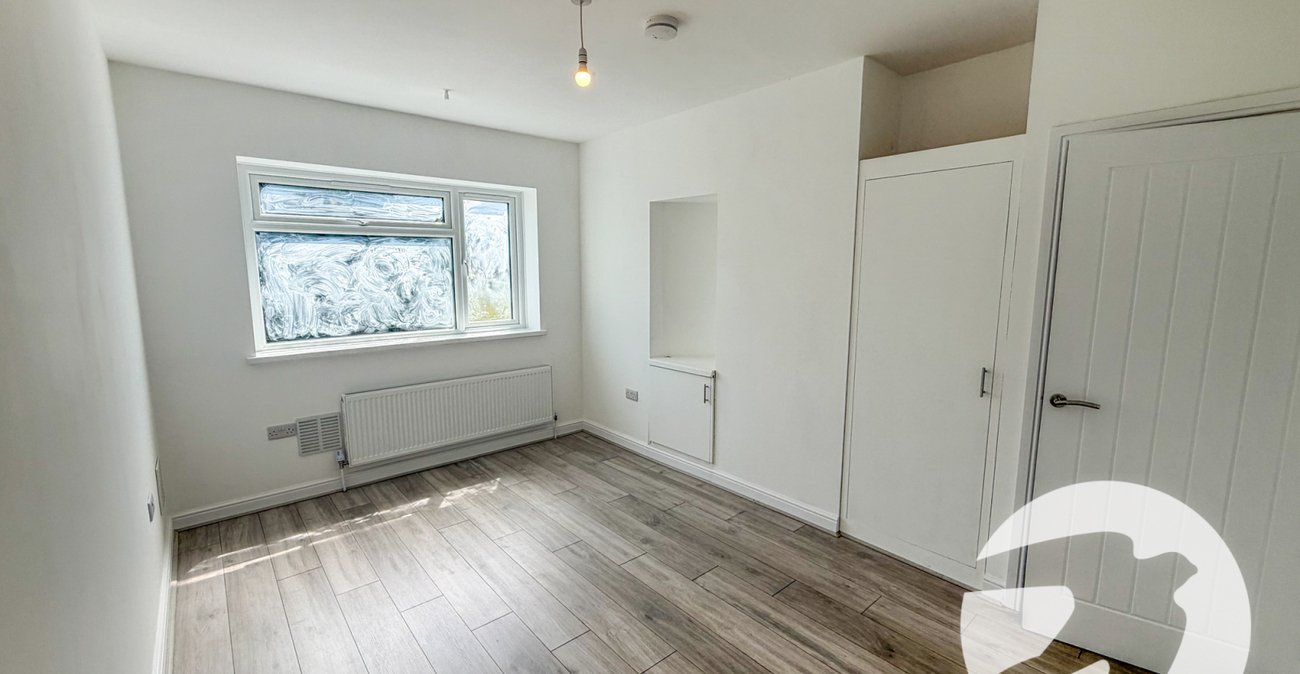 2 bedroom property for sale in London | Robinson Jackson