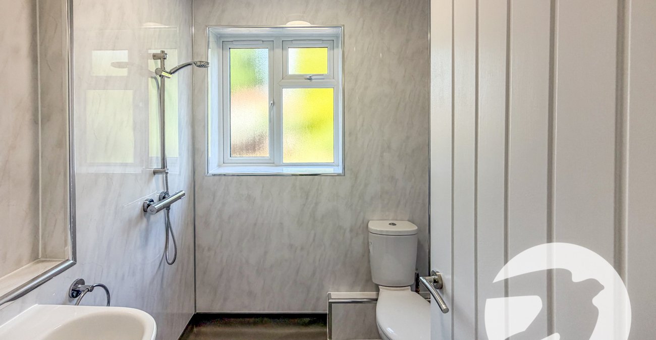 2 bedroom property for sale in London | Robinson Jackson