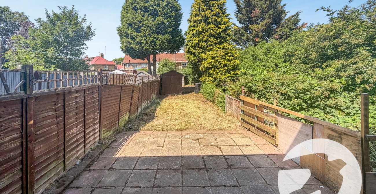 2 bedroom property for sale in London | Robinson Jackson
