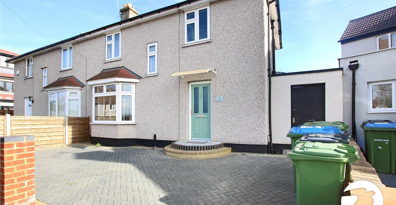 3 bedroom house for sale in London | Robinson Jackson