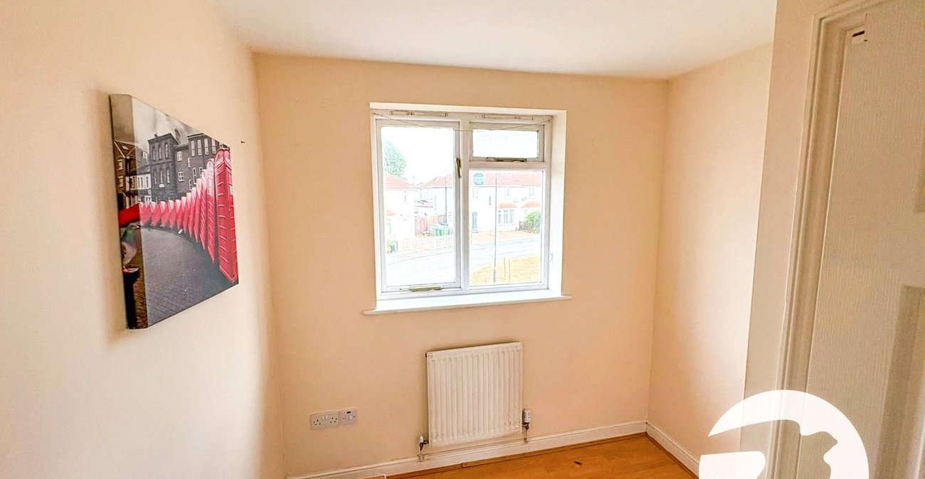 3 bedroom house for sale in London | Robinson Jackson